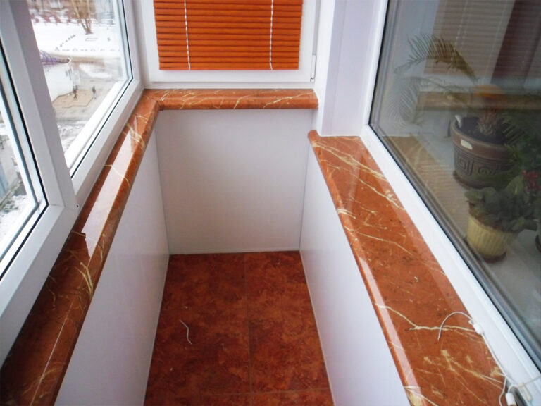 Чем лучше делать потолок на балконе и лоджии: выбор материала
